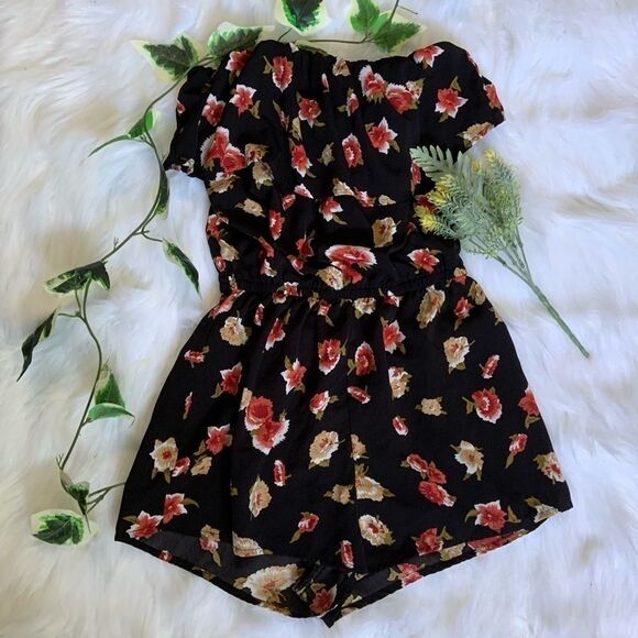 Black Strapless Floral Ruffle Top Romper - Picture 3 of 12